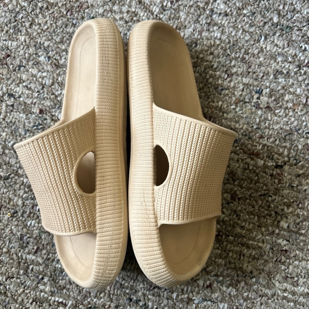 Cloud Slides women’s slip on soft sandals size 40-41